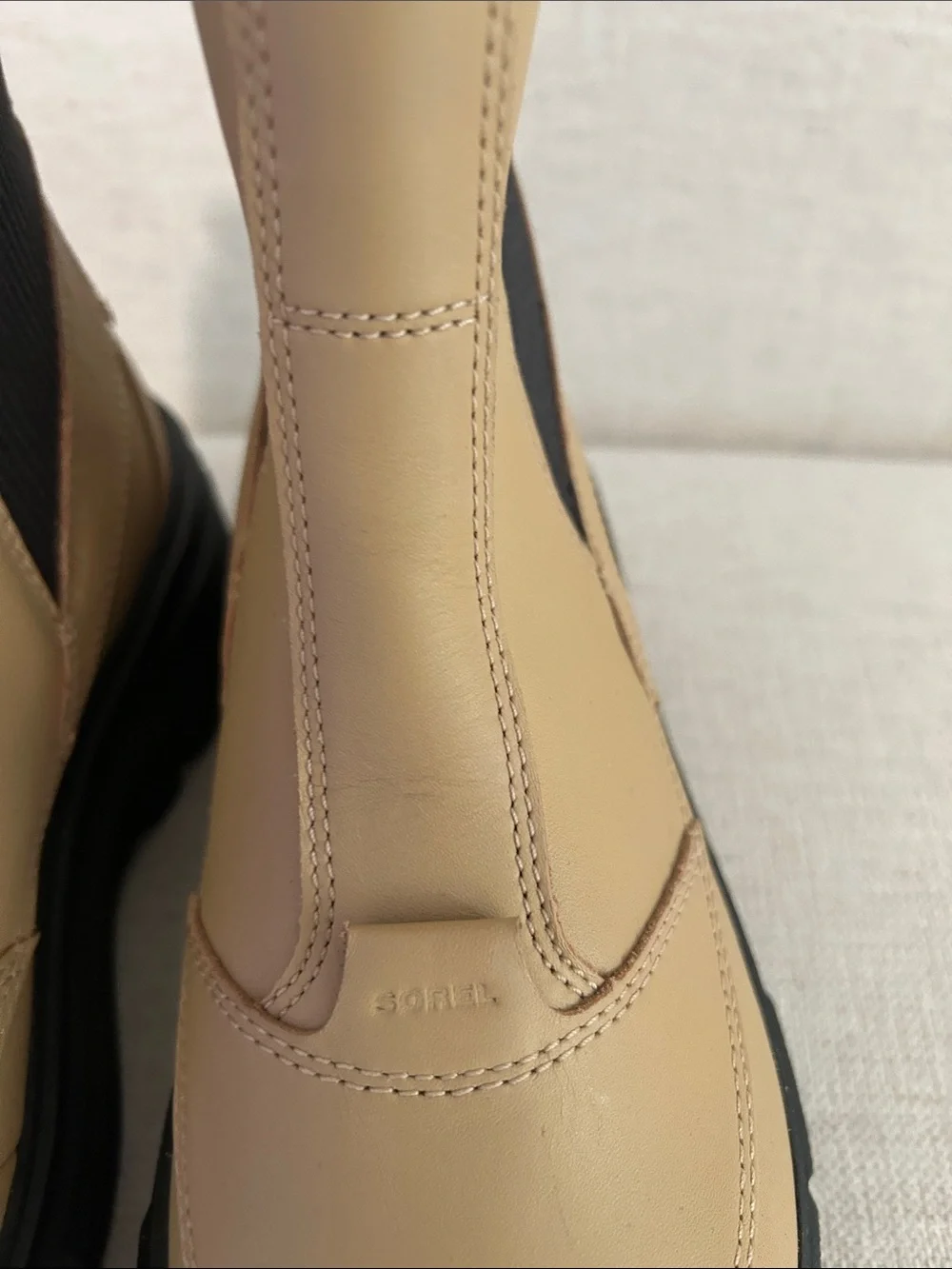 Sorel Caribou x Chelsea Waterproof  Boots, Tan/Black, Size 8.5, NWT no box